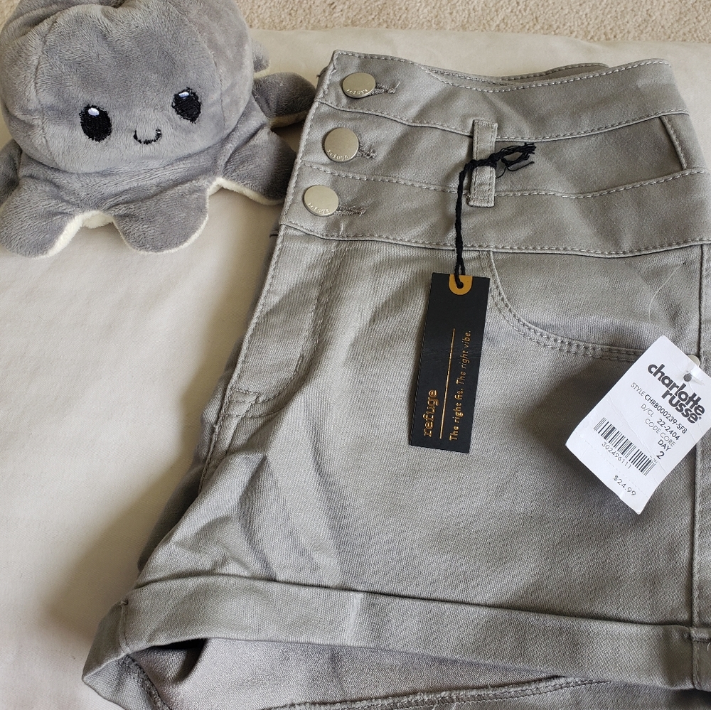 BNWT Refuge hirise shorts